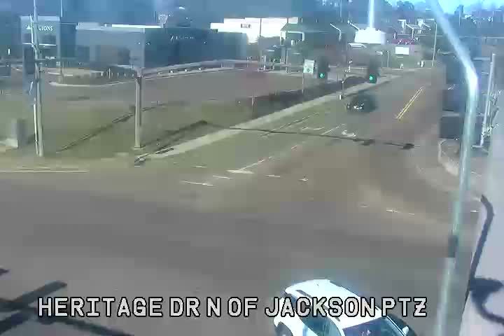 Oxford: Jackson Ave at Heritage Dr