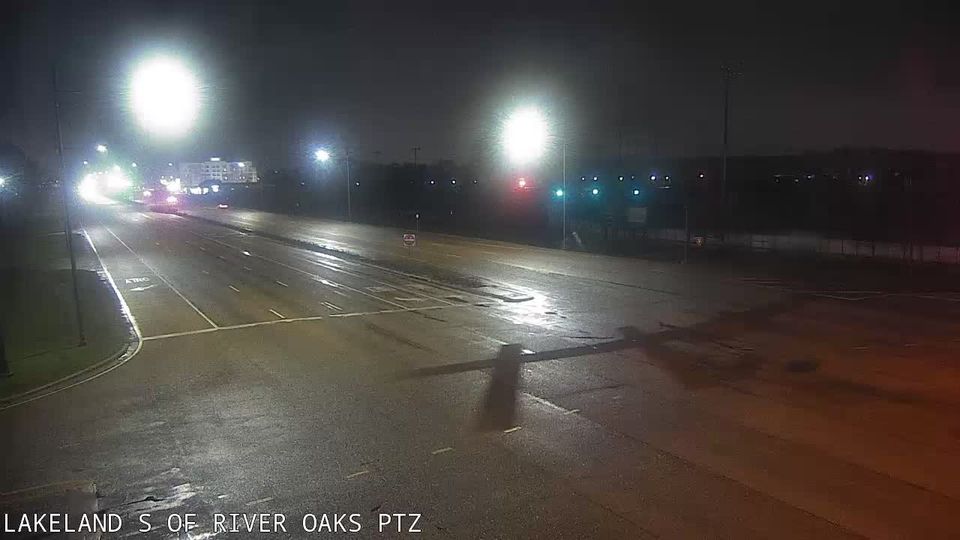 Wells: Lakeland Dr at River Oaks Dr