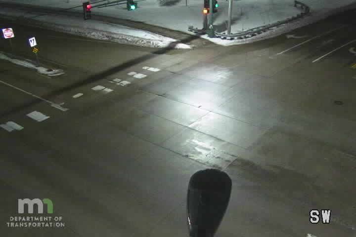 Chaska: MN 41: T.H.41 NB @ Victoria Dr WB (Crosstown Blvd)