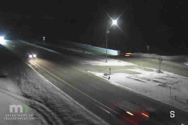 New Trier: US 52: T.H.52 NB @ Fischer Ave (MP 103.8)