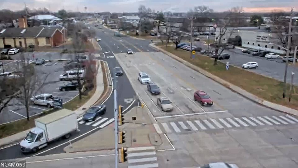 Newark: DE 273 @ LIBRARY AVE