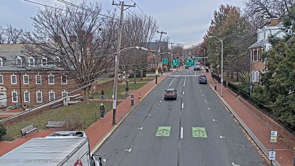 Newark: E MAIN ST (DE 273) @ THE GREEN