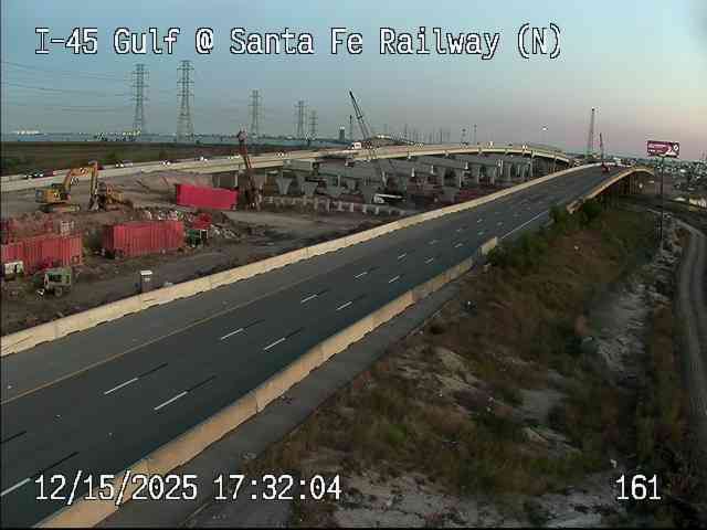 Hitchcock › South: IH-45 Gulf @ Sante Fe Railway (N)