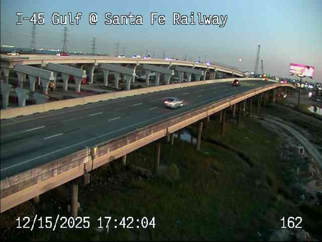 Virginia Point › South: IH-45 Gulf @ Santa Fe Railway