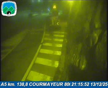 Pre-Saint-Didier: Mont: A5 km. 138,8 COURMAYEUR 800