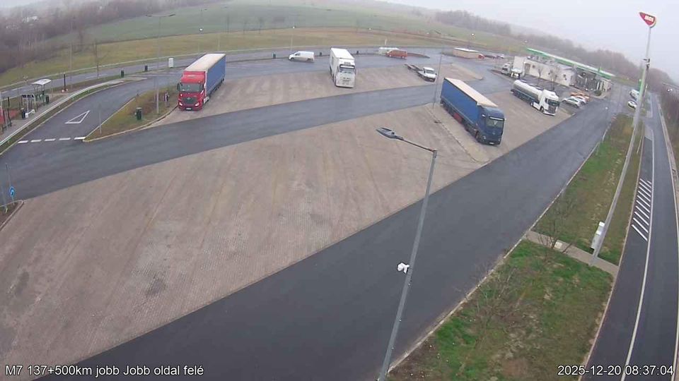 Balatonlelle: Kisperjes: M7 Balatonlelle pihenő, jobb oldal -> Jobb oldal