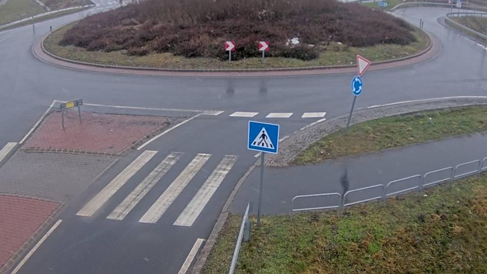 Halmaj: Halmaji körforgalom -> Miskolc és M30 autópálya