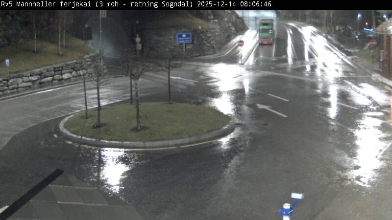 Kaupanger: Mannheller ferjekai