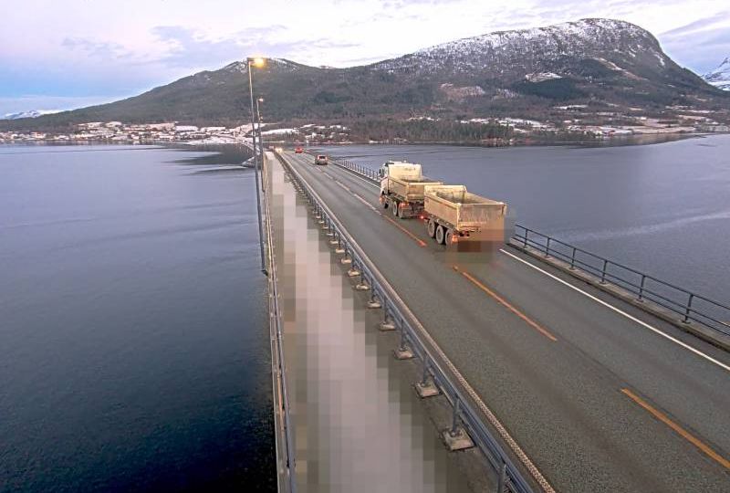 Vikebukt: Tresfjordbrua