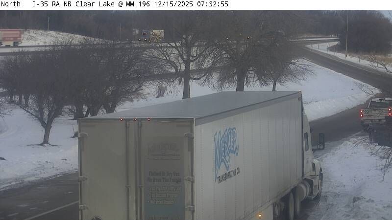 Clear Lake: Parking Only: I-35 NB MM 196 near Clear Lk - Exit