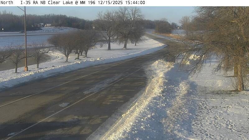 Clear Lake: Parking Only: I-35 NB MM 196 near Clear Lk - Truck Parking 1