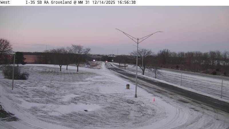 Osceola: Parking Only: I-35 SB MM 31 near - Entrance