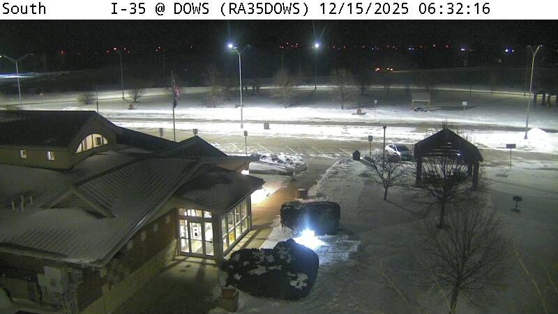 Dows: Rest Area: I-35 NB/SB MM 159 near - Car Parking