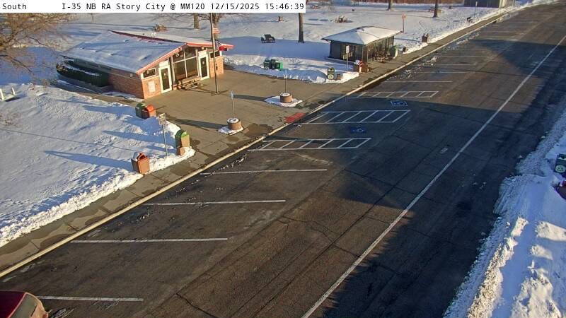 Roland: Rest Area: I-35 NB MM 120 near Story City - Car Parking