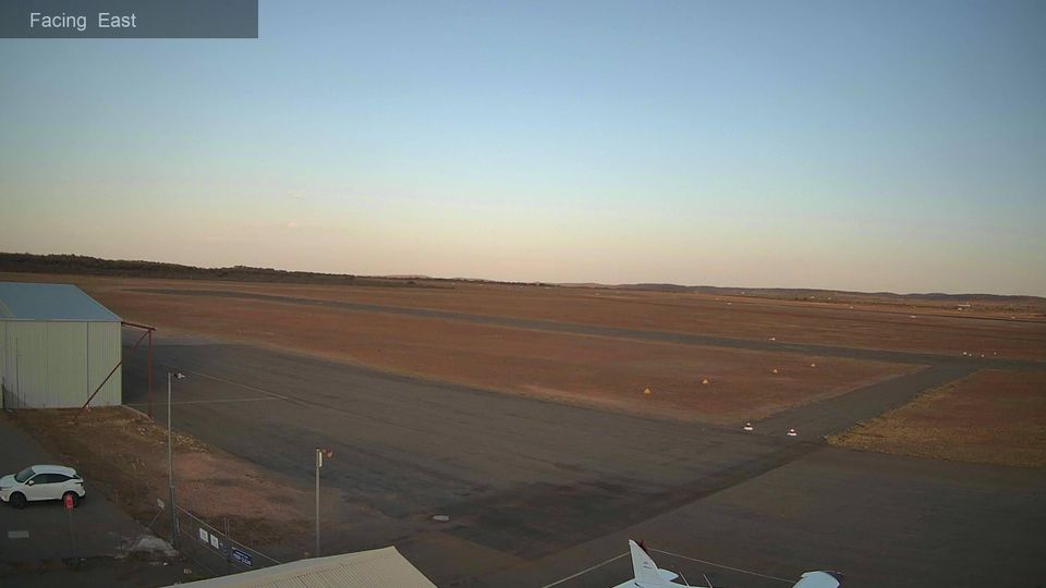 Newland › East: YBHI - Broken Hill -> Facing East