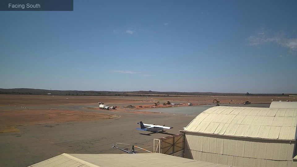 Newland › South: YBHI - Broken Hill -> Facing South