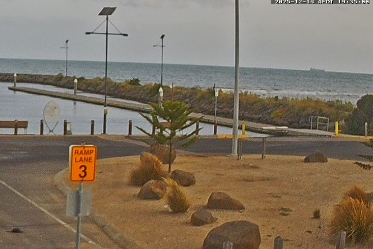 Seaholme: Altona Boat Ramp - Altona Road - Port Phillip Bay