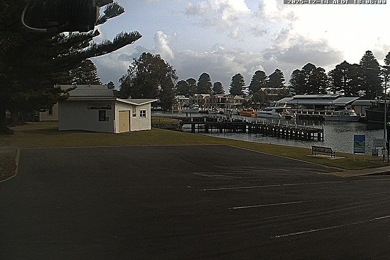 Port Fairy: Port Fairy Boat Ramp - Moyne River - Port Fairy Bay - Griffiths Street