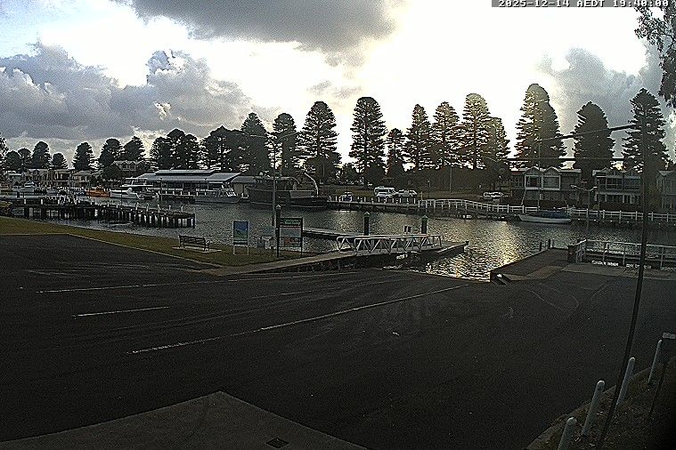 Port Fairy: Port Fairy Boat Ramp - Moyne River - Port Fairy Bay - Griffiths Street