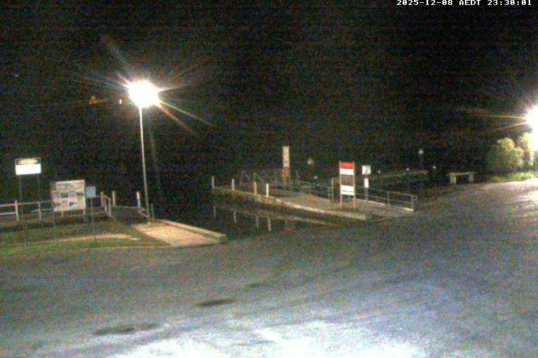 Bairnsdale: Nicholson Boat Ramp - Princes Highway - Gippsland Lakes - Nicholson River