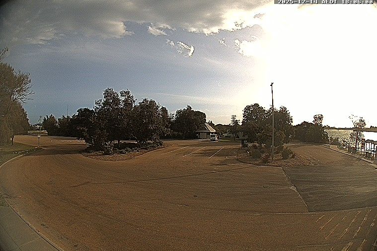 Lakes Entrance: Bullock Island Road - Gippsland Lakes