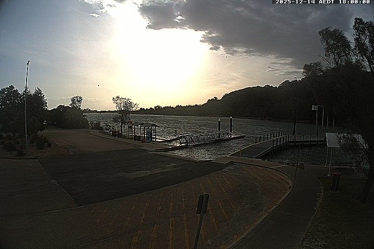 Lakes Entrance: Bullock Island Road - Gippsland Lakes