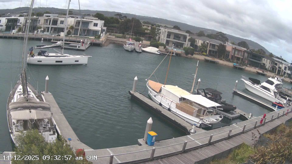 Mornington: Martha Cove Marina - Safety Beach - Mornington Peninsula