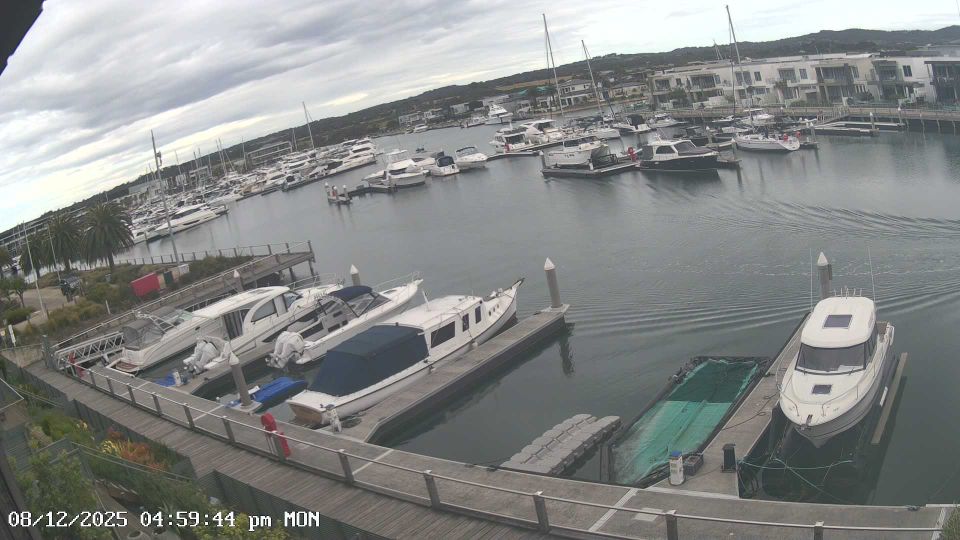 Mornington: Martha Cove Marina - Safety Beach - Mornington Peninsula Beach