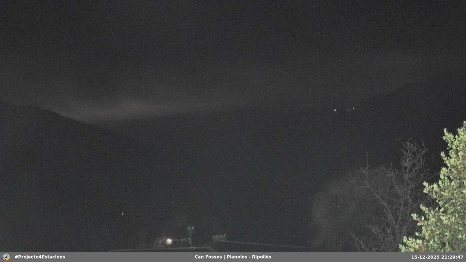 Planoles › East: Càmping Can Fosses