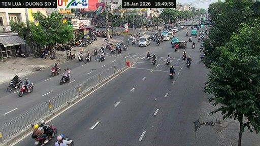 Binh Tri Dong B Ward: Đường số 7 - Tên Lửa