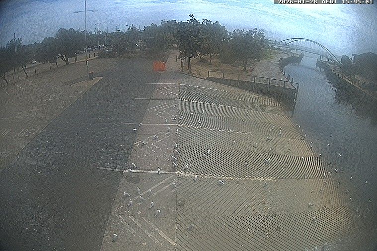 Frankston: Long Island Drive - Kananook Creek