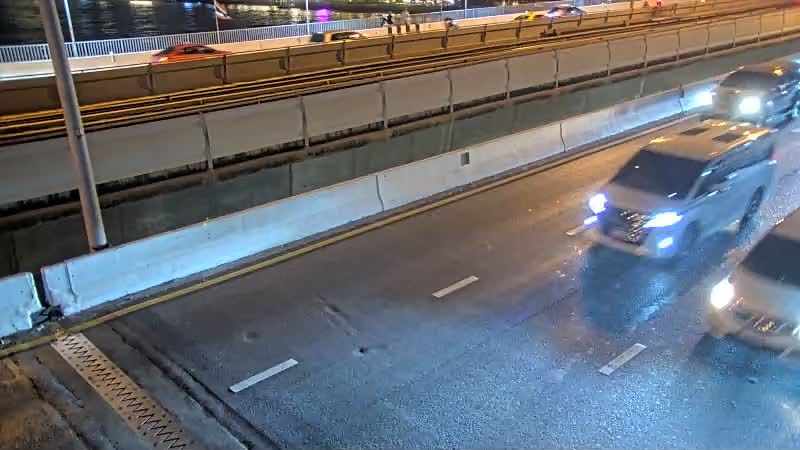 Khlong Ton Sai Subdistrict: Krung Thon Buri Road