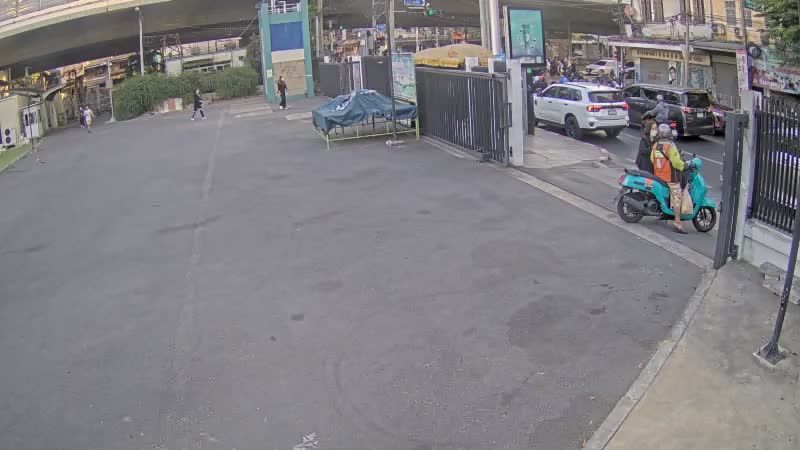 Yan Nawa Subdistrict › North: Charoen Krung Road