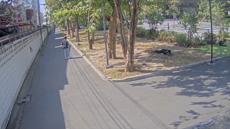 Yan Nawa Subdistrict › West: Saphan Taksin Public Park