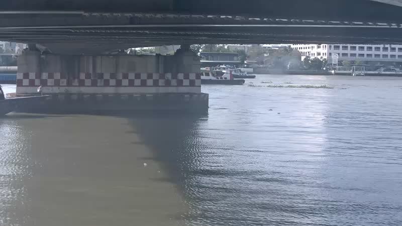 Wachira Phayaban Subdistrict › West: Krung Thon Bridge (Sang Hi)