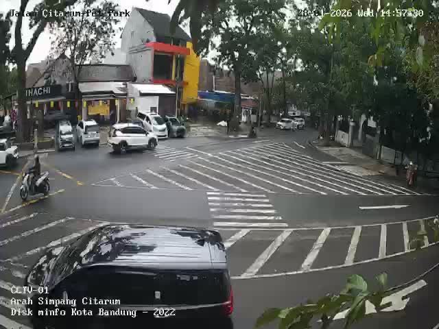 Bandung: Bunderan Ciliwung - Jalan Ciliwung - Cilaki Street - Cisangkuy Street - Jalan Bengawan