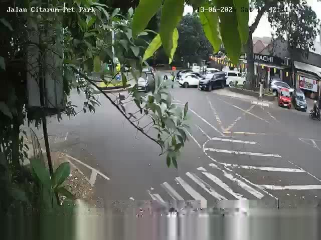 Bandung: Bunderan Ciliwung - Jalan Ciliwung - Cilaki Street - Cisangkuy Street - Jalan Bengawan