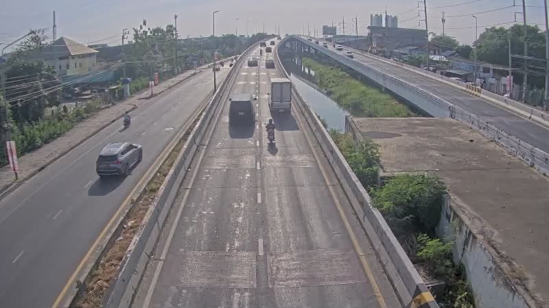 Khlong Bang Phran Subdistrict › North: Kanlapaphruek Road