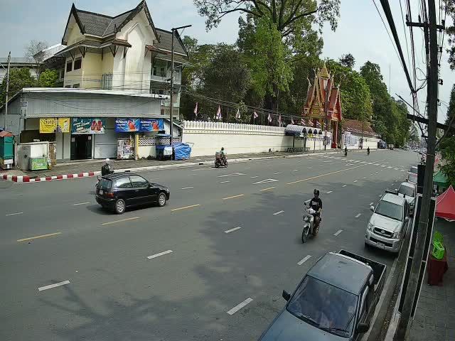 Ban Tuat Nuea: Ratchadamnoen Road