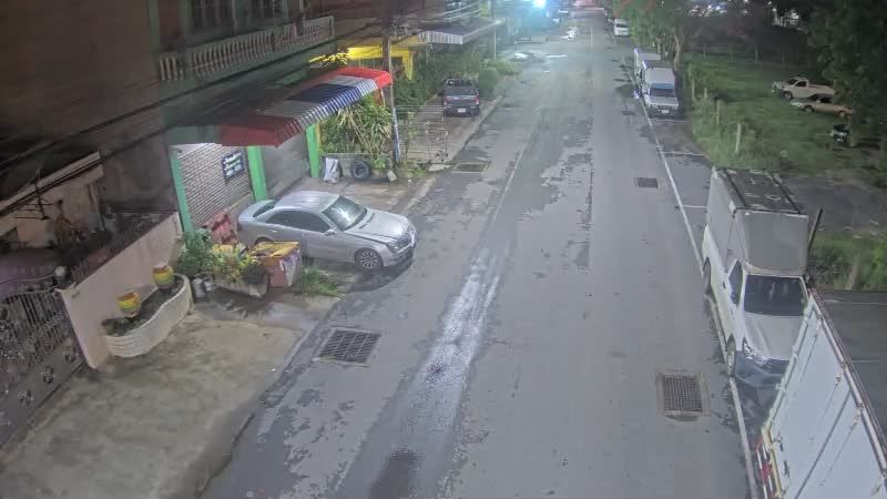 Ongkharak: Kerry Express Parcel Service Point