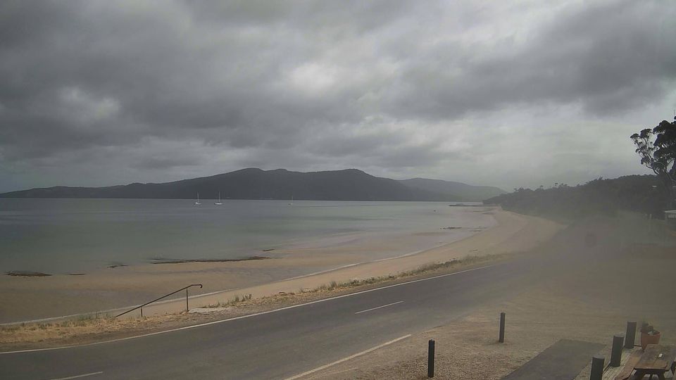 Adventure Bay › North: Hotel Bruny - Bruny Island