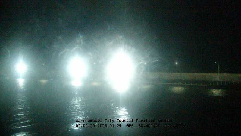Warrnambool: Warrnambool Yacht Club - Warrnambool Pier Lookout - Breakwater Rock Pier