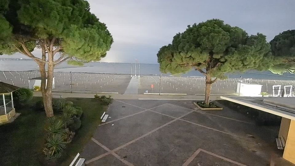 Grado: Beach Entrance | Real-Time View of the Seaside