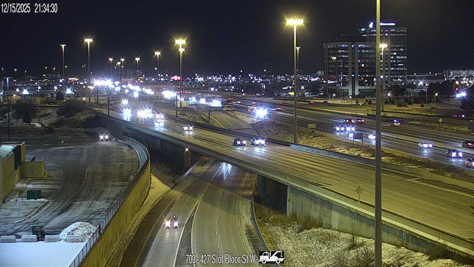 Strathroy-Caradoc › East: Highway 402 near Inadale Drive, Looking East