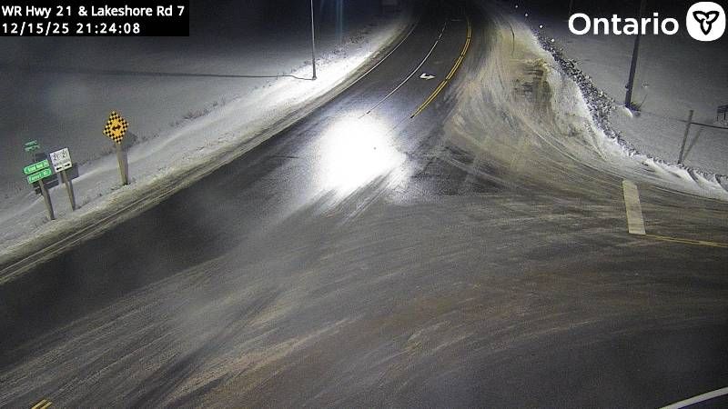 Lambton Shores › South: Highway 21 at Lakeshore Road 7, Looking South