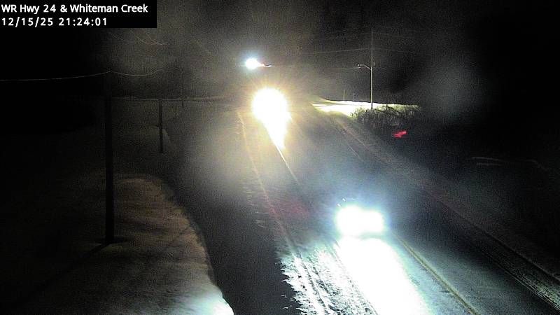 Burford › South: Highway 24 at Robinson Road, Looking South