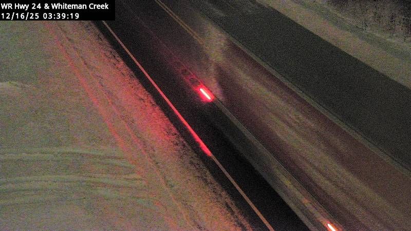 Burford › North: Highway 24 at Robinson Road, Looking North