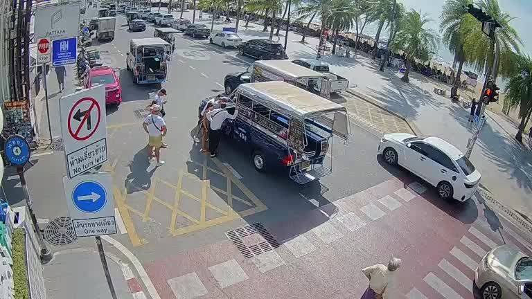 Pattaya: North Pattaya Beach - Beach Road