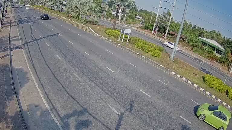 Na Chom Thian: Sukhumvit Road