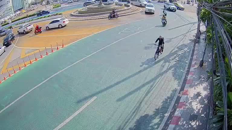 Pattaya: Dolphin Circle - Naklua 24 Alley - Beach Road - North Pattaya Road